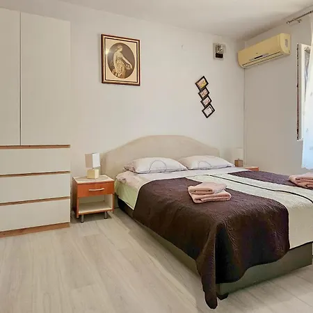 Apartment Pintar 1 *